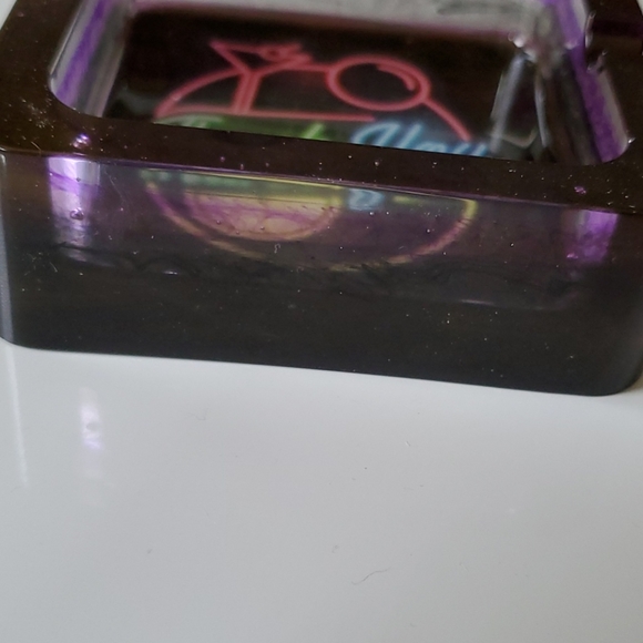 Resin ashtray - Picture 2 of 6